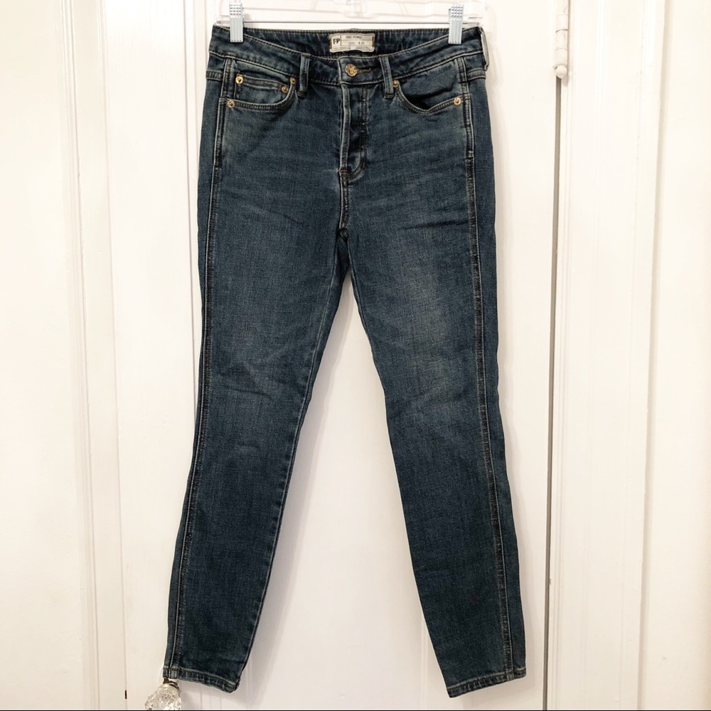 Free People button fly medium wash high rise straight leg jeans size 25